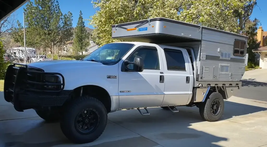 What’s the Difference Between RV Life and Van Life?