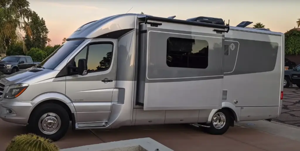 How do RV dealers determine trade-in value?