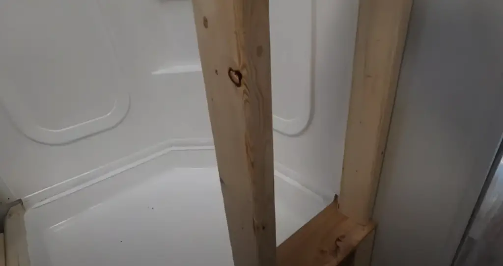 Rotating toilet bowl